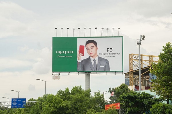 Kết cấu khung thép pano quảng cáo tấm lớn ngoài trời và quy trình dựng trụ billboard