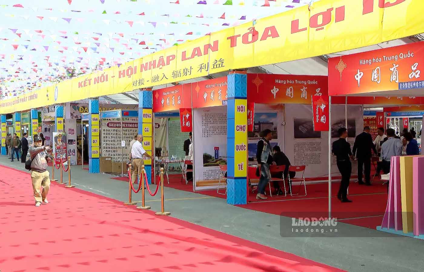 Dàn dựng gian hàng tự dựng quy mô lớn tại trung tâm hội nghị triển lãm đà nẵng